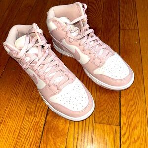 NIKE Womens Dunk High, Phantom Pink Oxford  / White. Great condition!